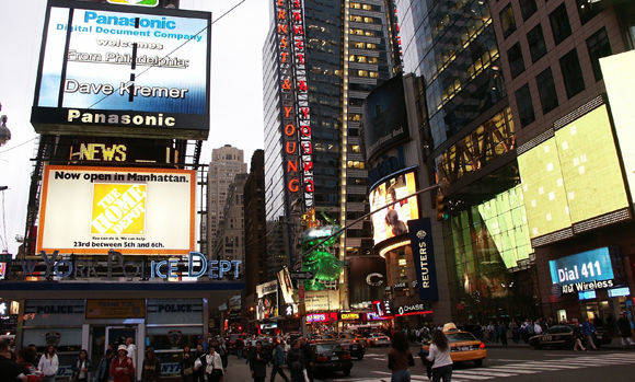 Times Square in Big Apple: Viele West-Coast-Kreative halten New York für stock-konservativ.