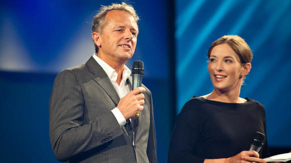 Moderatorin Jeannine Michaelsen und Florian Weischer führten durch den Abend. Moderatorin Jeannine Michaelsen und Florian Weischer führten durch den Abend.