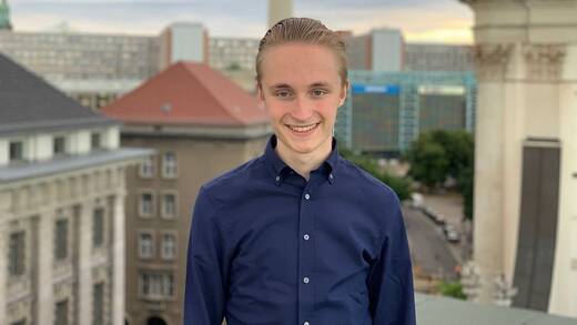 Charles Bahr hat nicht studiert, lernt aber beim Tun, neuerdings auf TikTok.