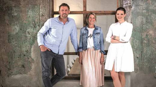 Freuen sich über erste gemeinsame Kunden: Marco Ziegler und Tina Schwandt mit Maria Sibylla Kalverkämper (l.).