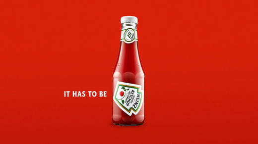 So geht das: In einem Video erklärt Heinz Ketchup Canada mit seiner Agentur, wie das Ketchup aus der Flasche kommt