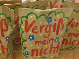 Nostalgie-Lolli statt Kaltaquise: So warb Dialog für sich selbst Nostalgie-Lolli statt Kaltaquise: So warb Dialog für sich selbst