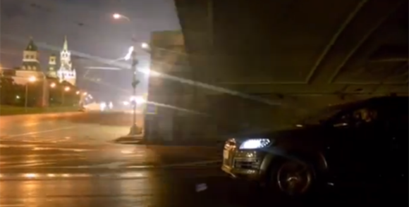 Mit dem Audi unterwegs durch Birkenwälder und bekannte russische Städte. Mit dem Audi unterwegs durch Birkenwälder und bekannte russische Städte.
