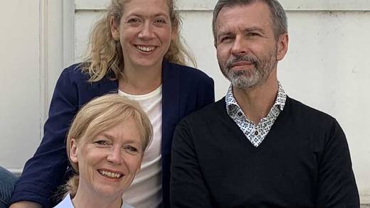 Das Team von The Observatory International: die Geschäftsführerinnen Felicitas Lentz, Ingrid Steffens und Regional Partner John Sealey.