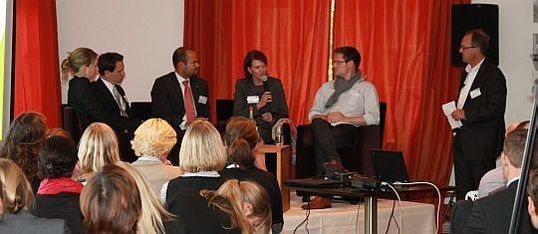 Wie sieht der Recruiter 2.0 aus? Spannende Podiumsdiskussion beim Praxisseminar "Recruiting 2013"