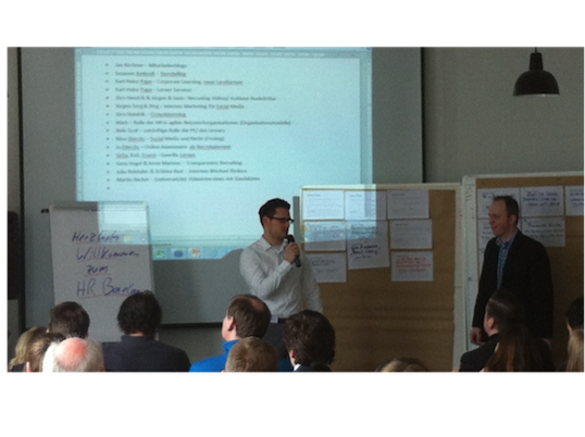 Personaler diskutieren und networken in Berlin