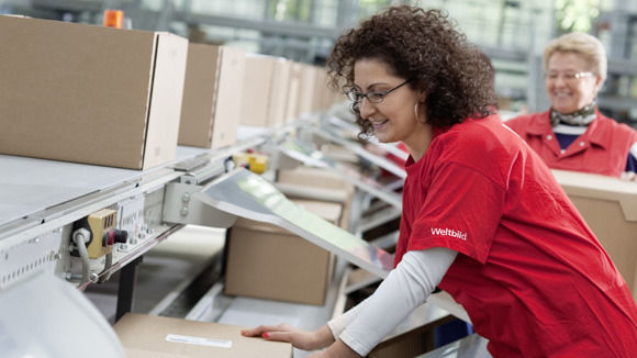13 Prozent aller Arbeitskräfte bei Weltbild sind Zeitarbeiter - sie werden vor allem im Weihnachtsgeschäft gebraucht. 13 Prozent aller Arbeitskräfte bei Weltbild sind Zeitarbeiter - sie werden vor allem im Weihnachtsgeschäft gebraucht.
