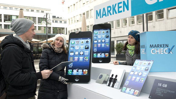 iPhones gelten als cool - ihre Entstehungsgeschichte ist es leider gar nicht. iPhones gelten als cool - ihre Entstehungsgeschichte ist es leider gar nicht.