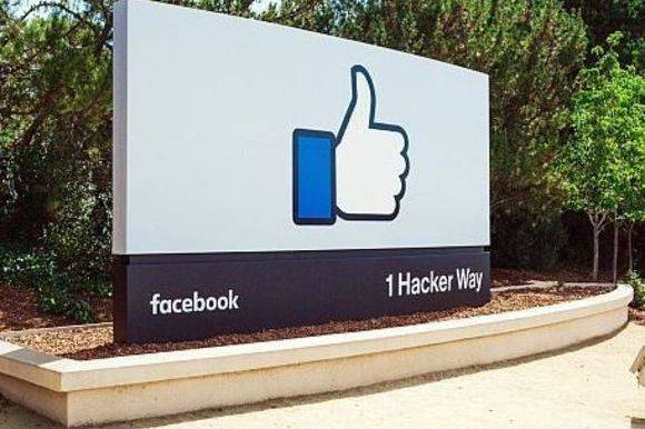 Facebook umwirbt die Unternehmen.