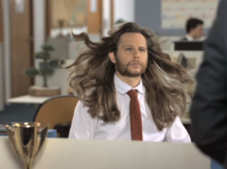 Shampoo-Gleichstellung: "Schüttel dein Haar für mich, Mann!" Shampoo-Gleichstellung: "Schüttel dein Haar für mich, Mann!"