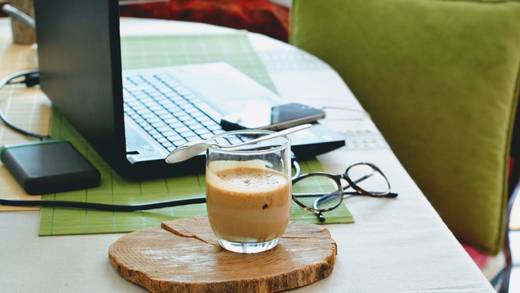 Home Office kann ganz schön einsam machen.