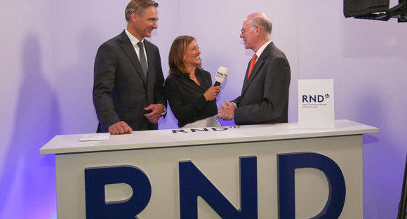 Den Bundestagspräsidenten hat sie schon kennengerlernt: Ulrike Demmer bei der Eröffnung der RND-Hauptstadtbüros mit Thomas Düffert (l.), Vorsitzender der Konzerngeschäftsführung der Madsack Mediengruppe, und Bundestagspräsident Norbert Lammert.