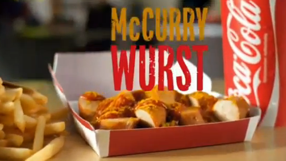 Aus Sicht des Berliner Currywurst Museums ist McDonald's nur eine Etappe in der langen Erfolgsgeschichte der Currywurst. Aus Sicht des Berliner Currywurst Museums ist McDonald's nur eine Etappe in der langen Erfolgsgeschichte der Currywurst.