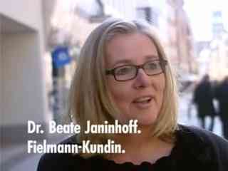 Falsche Brille im TV-Spot - Fielmann gibt sich gelassen Falsche Brille im TV-Spot - Fielmann gibt sich gelassen