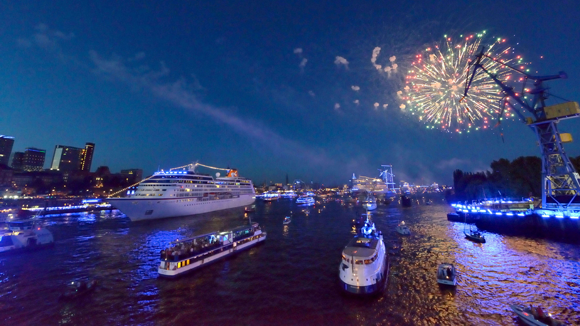 Die Hafenstadt Hamburg - hier mit Impressionen vom Cruise Festival 2012 - führt das Imageranking an. Die Hafenstadt Hamburg - hier mit Impressionen vom Cruise Festival 2012 - führt das Imageranking an.