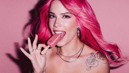 Halsey: Bevorzugt das pinkfarbene Ruby-Magnum.
