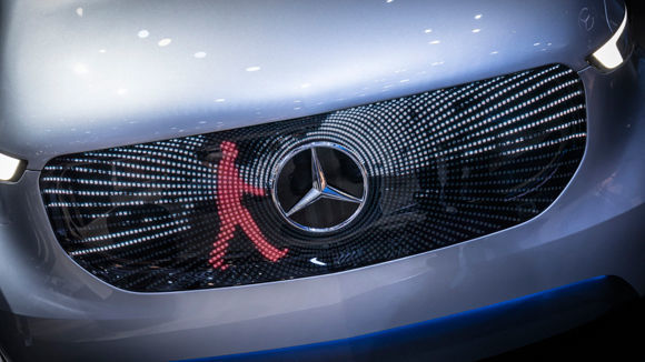 Mercedes distanziert sich von Werbung auf Breitbart - W&V - Werben & Verkaufen