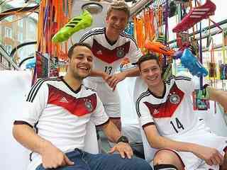 Nationalelf-Trikot: DFB und Adidas stimmen auf WM ein Nationalelf-Trikot: DFB und Adidas stimmen auf WM ein