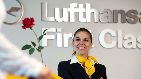 Die Deutsche Lufthansa setzt auf Internal Branding und schult in einer eigenen "Brand-Academy" ihre Mitarbeiter. Die Deutsche Lufthansa setzt auf Internal Branding und schult in einer eigenen "Brand-Academy" ihre Mitarbeiter.