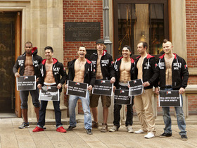 "Wahre Kerle" vor Abercrombie & Fitch: Die Guerilla-Aktion von One Man Army