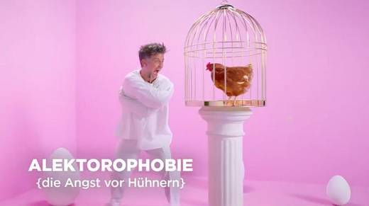 Alektorophobie - deutlich harmloser als Präventiophobie.