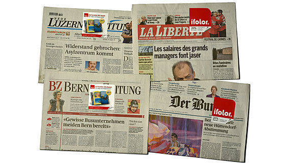 Valecom klebt Memosticks für Ifolor auf Titelseiten von Zeitungen.
