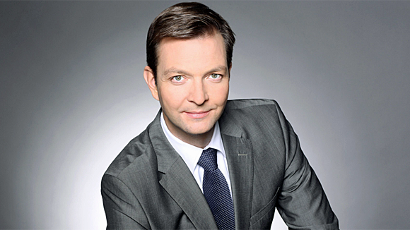 Für Fans von RTL, Vox oder Super RTL mit DVB-T-Empfang werden ab Mai sukzessive die Bildschirme schwarz - zu unrentabel sei die digitale Antenne, rechnet RTL-Manager Marc Schröder vor. Für Fans von RTL, Vox oder Super RTL mit DVB-T-Empfang werden ab Mai sukzessive die Bildschirme schwarz - zu unrentabel sei die digitale Antenne, rechnet RTL-Manager Marc Schröder vor.