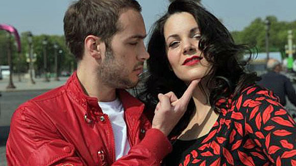 Im Bett mit Thilo und Paula: "Unter fremden Decken" stößt der Jugendschutz-Kommission auf, da der "Sex-Vergleich" bei ProSieben zur falschen Sendezeit gezogen wurde. Im Bett mit Thilo und Paula: "Unter fremden Decken" stößt der Jugendschutz-Kommission auf, da der "Sex-Vergleich" bei ProSieben zur falschen Sendezeit gezogen wurde.