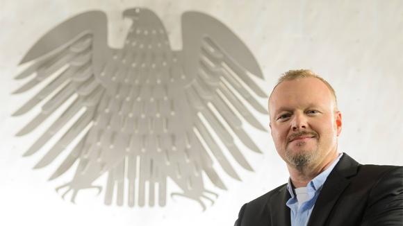 Stefan Raab hat sein Interesse, ein Kanzlerduell zu moderieren, bereits bekundet. Stefan Raab hat sein Interesse, ein Kanzlerduell zu moderieren, bereits bekundet.