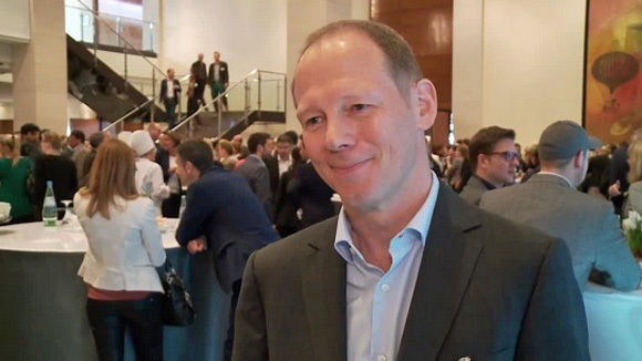 Martin Krapf und Screenforce (formerly known as Wirkstoff TV) haben mit der Neupositionierung die erste Gattungskampagne für Fernsehen umgesetzt und in Düsseldorf vorgestellt. Martin Krapf und Screenforce (formerly known as Wirkstoff TV) haben mit der Neupositionierung die erste Gattungskampagne für Fernsehen umgesetzt und in Düsseldorf vorgestellt.
