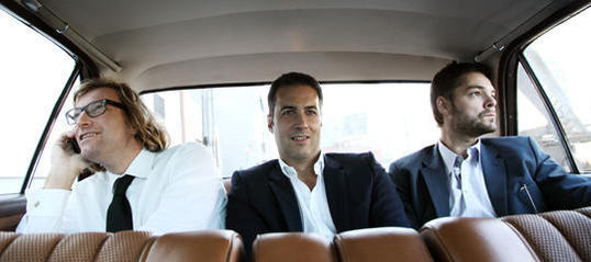 Ende einer Dienstfahrt Grey Woldwide-CEO Christian Hupertz (Mitte) hatte die Kreativen Sacha Reeb (r.) und Andreas Henke (l.) erst vor gut einem Jahr geholt.