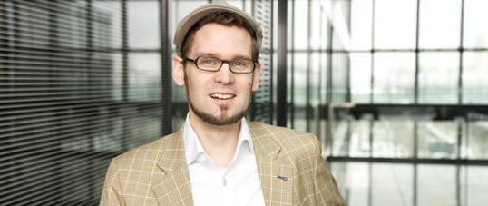 Curt Simon Harlinghausen ist Geschäftsführer der Münchner Multichannel-Agentur Akom 360.