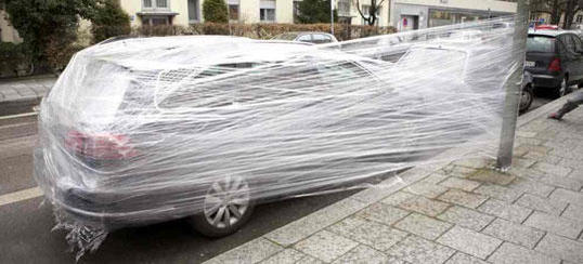 Anwendungsbeispiel: Autos lassen sich hervorranged in Plastik wickeln.