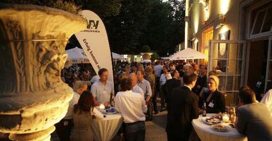 450 Gäste der Werbe- und Medienbranche trafen sich bei der 12. W&V-Meetnight im Münchner Parkcafé. Fotos: Martin Kroll, Bettina Theisinger, Bernhard Huber