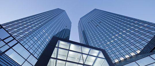 Die Zwillingstürme der Deutschen Bank in Frankfurt.