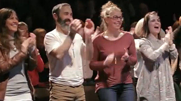 Standing Ovations sind planbar - sagt das Video.