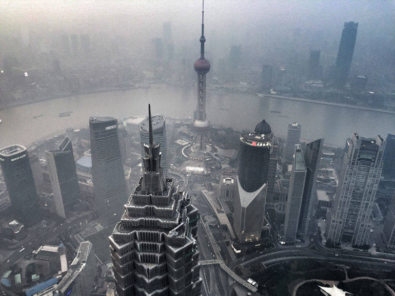 Blick aus dem 100. Stock des Shanghai World Financial Centers.