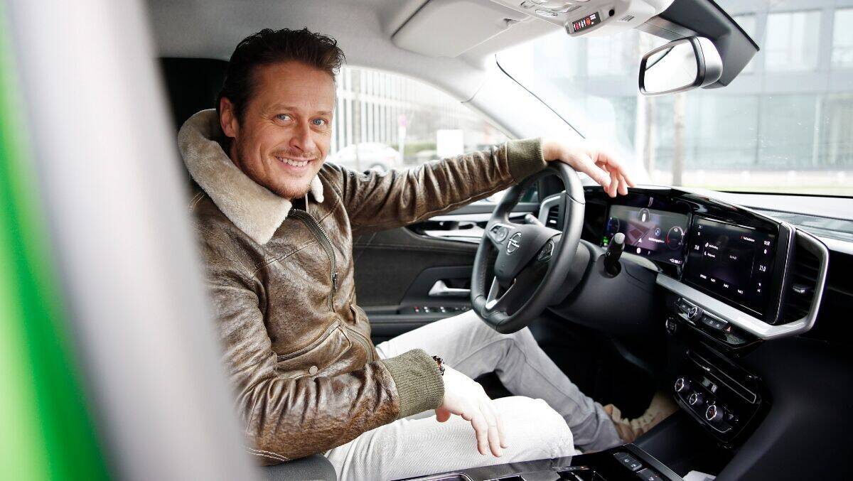 Roman Knizka und der Opel Mokka.