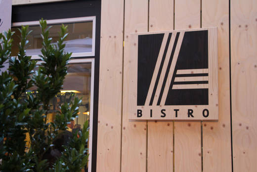 Das Bistro wartet mit einem eigenen Logo auf