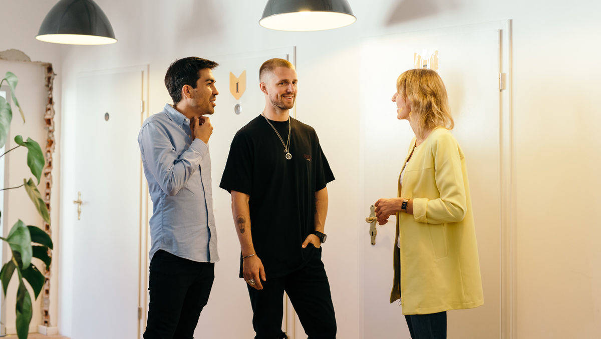 Alexander Huber und Marcus Butler von One mit W&V-Redakteurin Verena Gründel