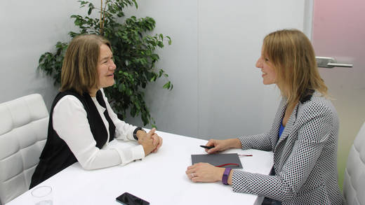 Alison Lewis, CMO Johnson & Johnson, im Interview