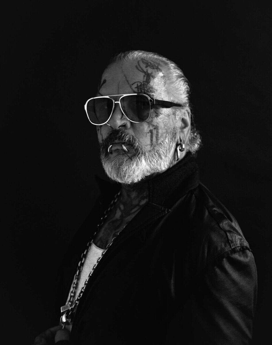 Sven Marquardt ist ein deutscher Fotograf und Türsteher des Technoclubs Berghain.