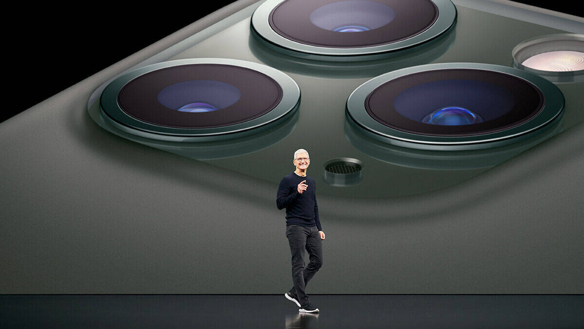 Linst zufrieden auf sein Konto: Apple-Chef Tim Cook ist neuerdings Milliardär.