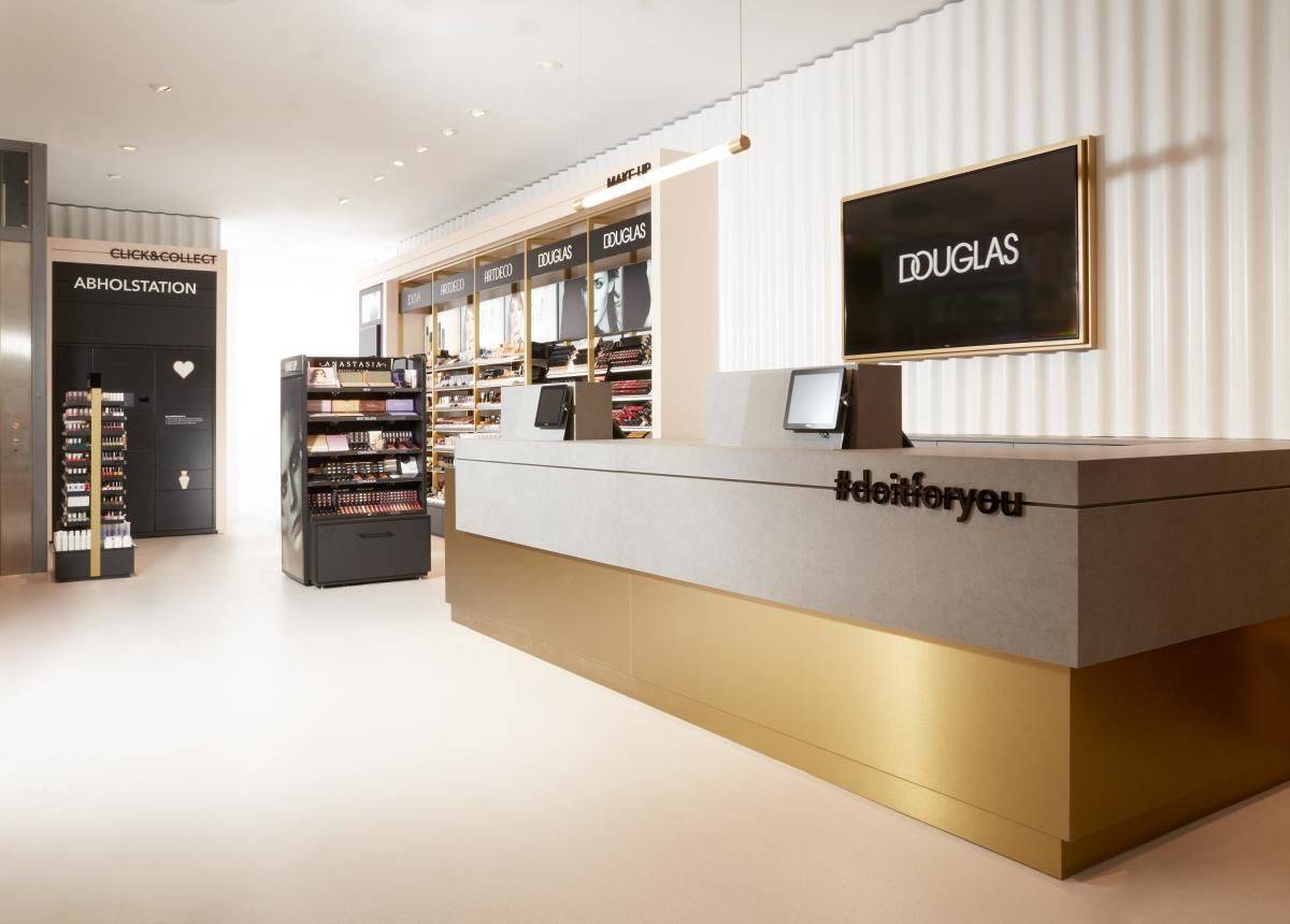 Douglas Flagshipstore in Berlin - Click & Collect Station