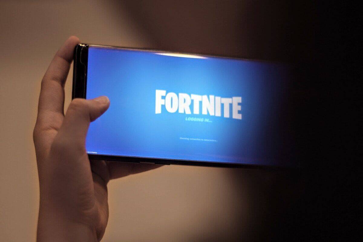 10.000 Dollar für ein iPhone X mit vorinstalliertem Fortnite? Wer zahlt, ist selber schuld.