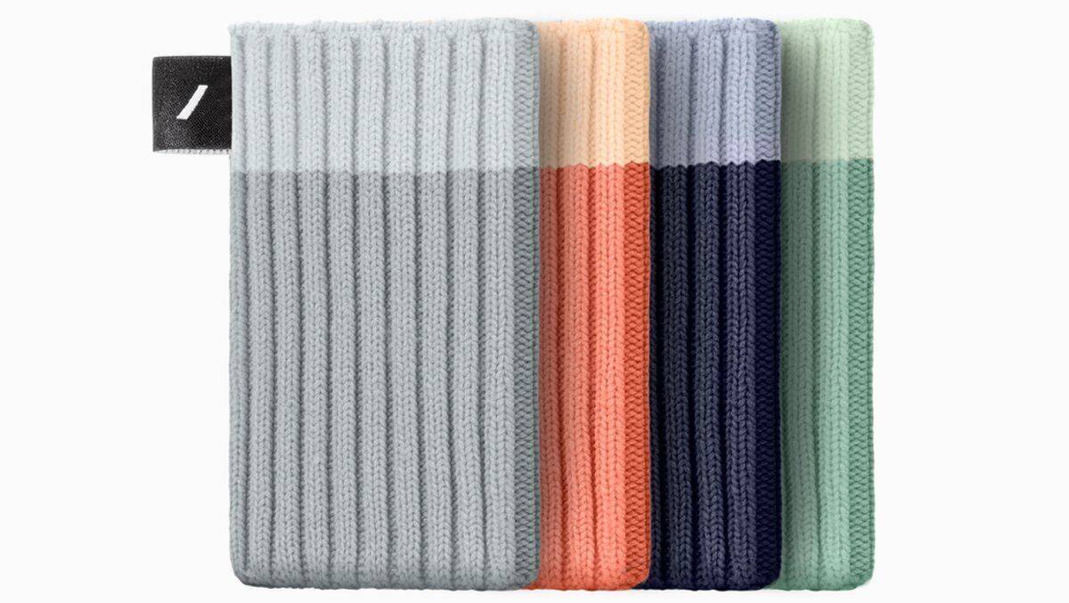 Farbenfroh: Die AirPods-Socken erscheinen in vier Farb-Kombis.