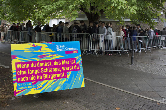 FDP-Motiv vor Kanye Wests Pop-Up-Store (Abb.: Heimat)