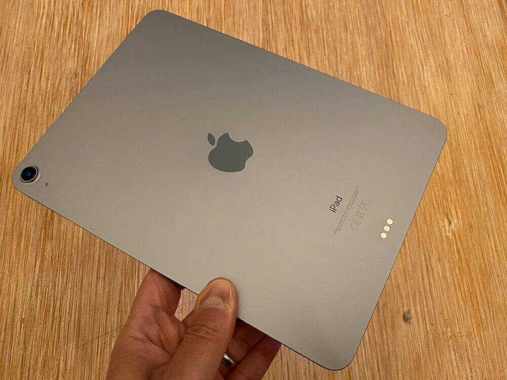 24,76 cm! So lang ist die Außenseite des iPad Air 4.