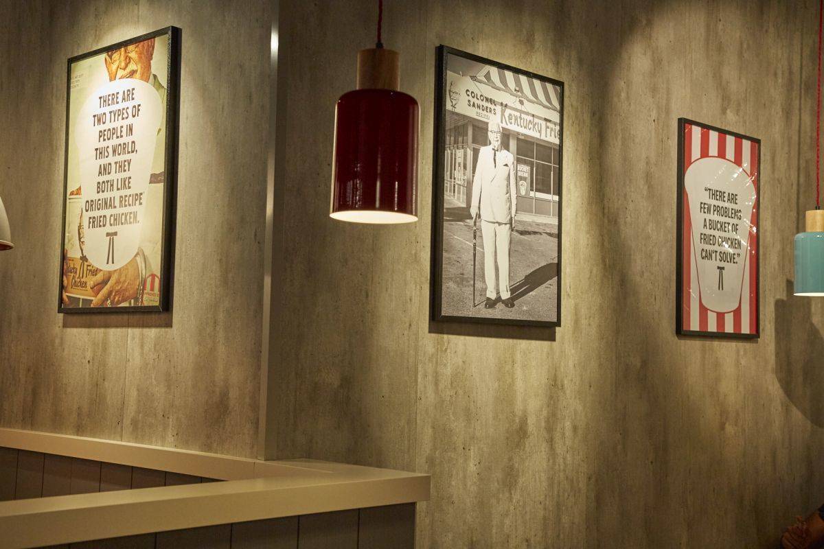 KFC neue Filiale in Bonn innen Bilder Harland Sanders