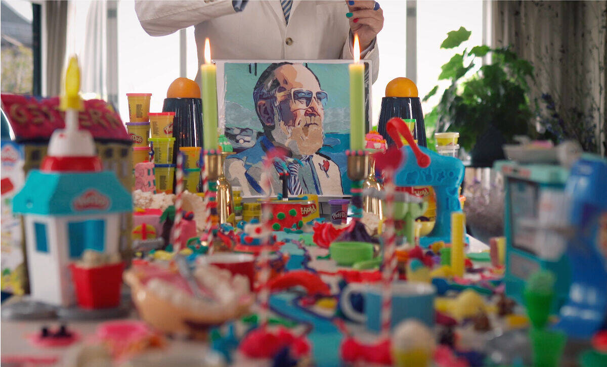 Die Knetwerke des Friedrich Liechtenstein. Auch das Portrait des Künstlers ist aus Play-Doh geschaffen.